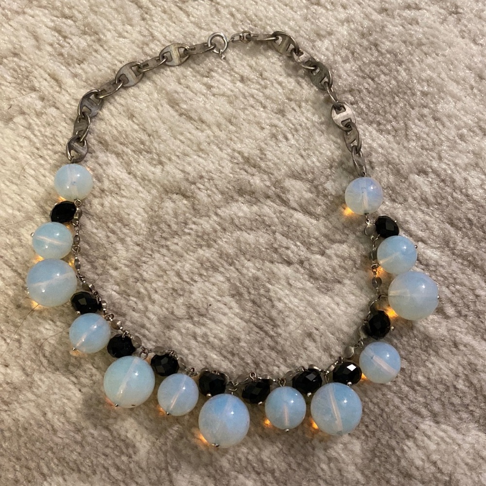 Adjustable necklace with black stones and iridescent balls